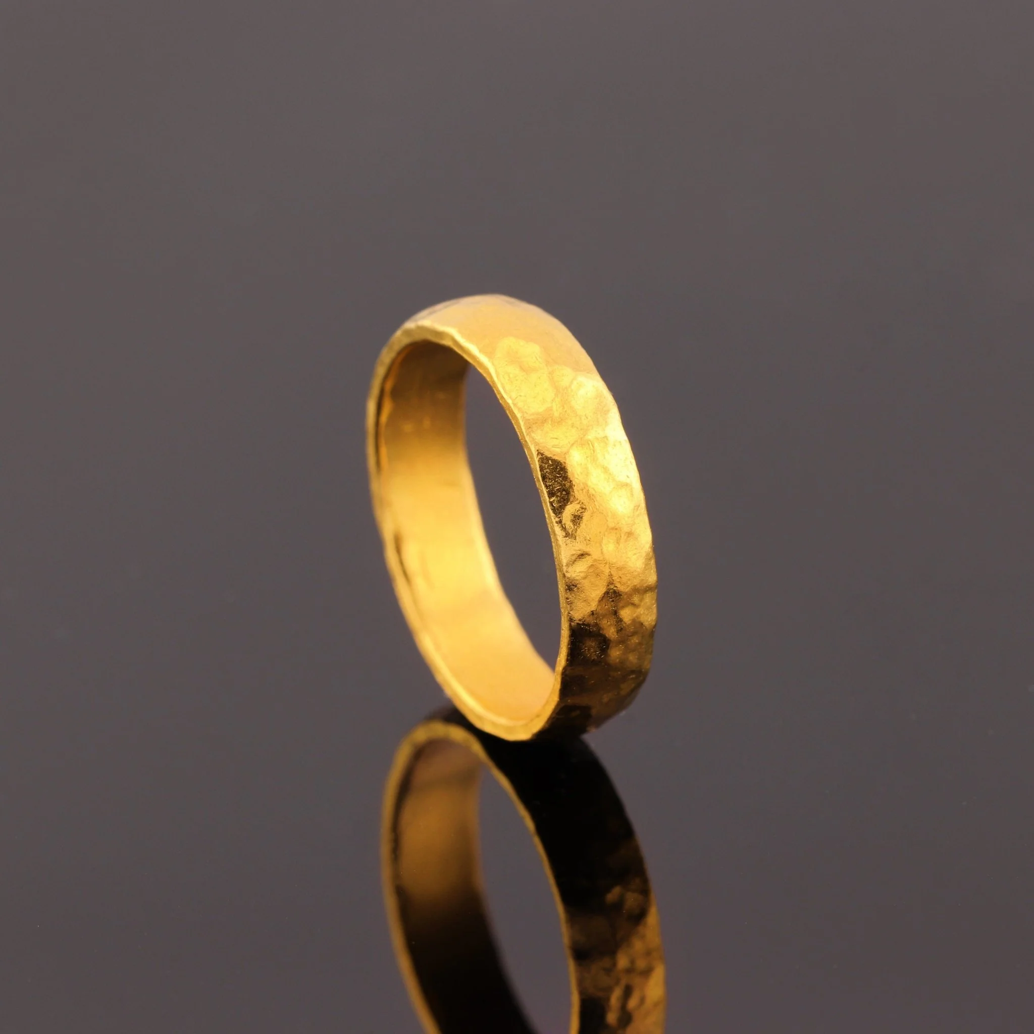 4mm Hammered Band Ring - Image 10